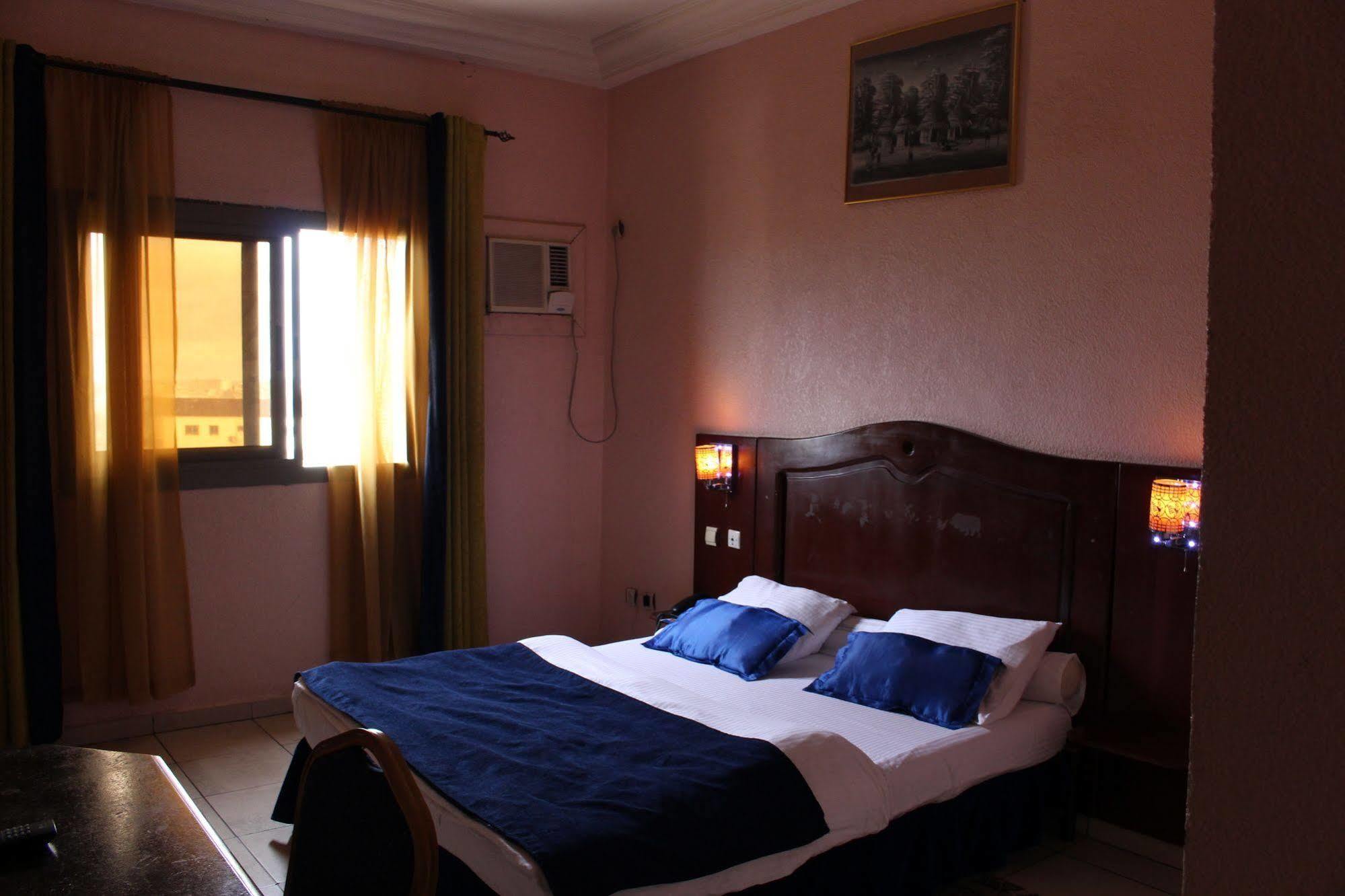 Prestige Hotel Yaoundé Buitenkant foto