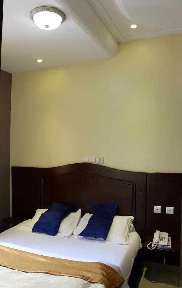 Prestige Hotel Yaoundé Buitenkant foto